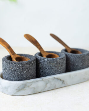 Salseras de piedra con base de mármol