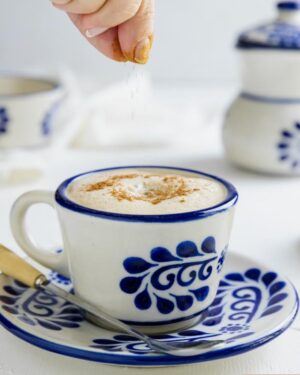 Juego plato y taza de cerámica tradicional