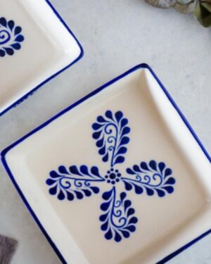 Charola cuadrada de cerámica tradicional 22 cm.