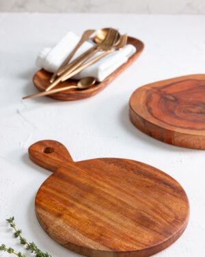 Tabla redonda con asa 25 cm.