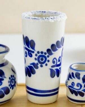 Tequilero de cerámica.