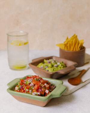 Charola salsa de barro bruñido