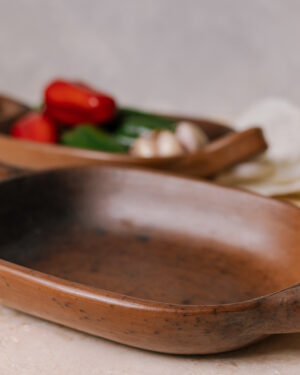 Charola con asas de barro bruñido 35 cm