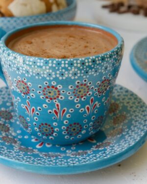Juego de taza y plato de barro capuleado