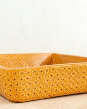 Charola cuadrada de barro capuleado un tono