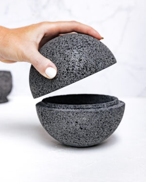 Esfera de piedra volcánica