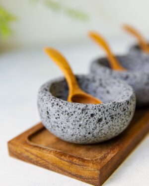 Salsera de piedra media naranja