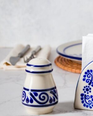 Salero de cerámica tradicional