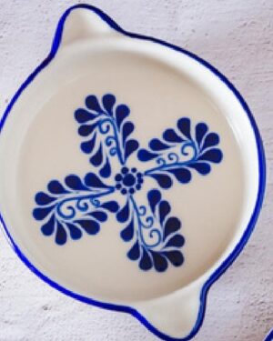 Charola de cerámica tradicional con asa