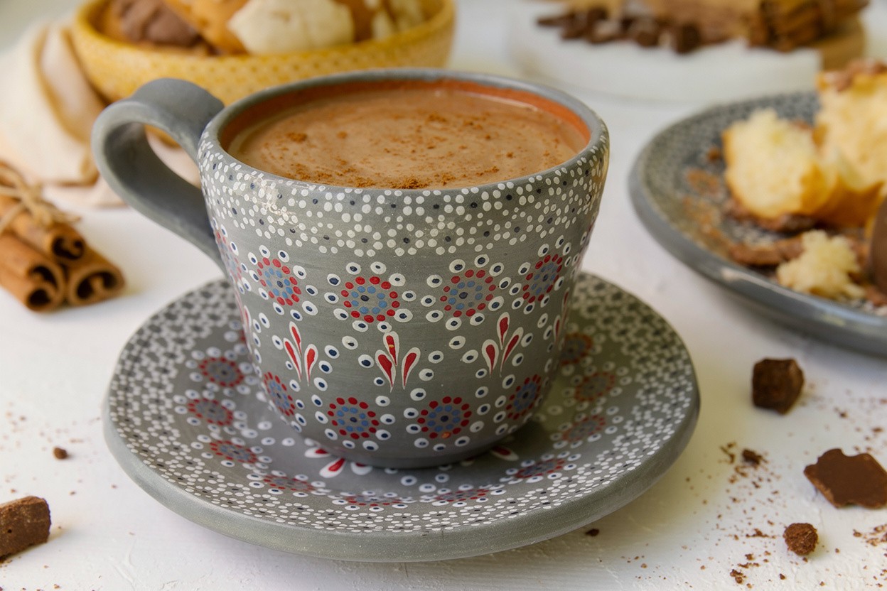 Juego de taza y plato de barro capuleado - Image 2