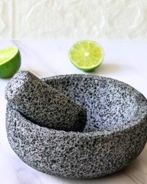 Molcajete de piedra volcánica media naranja