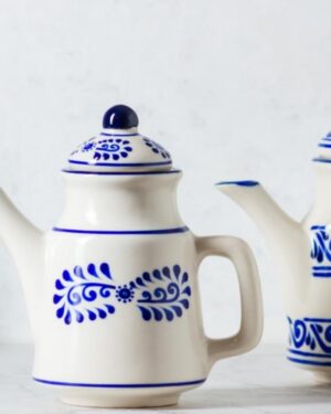 Jarra cafetera de cerámica tradicional caracol