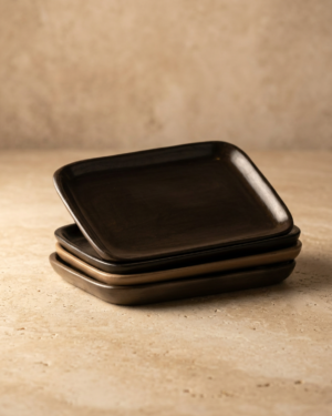 Charola rectangular de barro bruñido