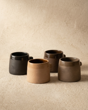 Taza rustica de barro bruñido